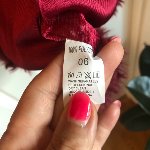 EUC Maroon Fuzzy Vest Medium - Picture 4 of 4